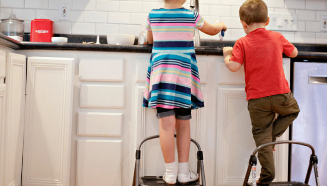 Why Vinegar Works as a Safe Home Cleaning Solution